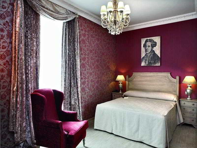 Marques De La Ensenada Hotel Valladolid Room photo